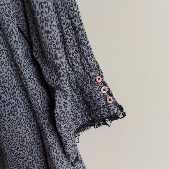 FREE PEOPLE ♡ Ladies Top - Picture 7 of 9